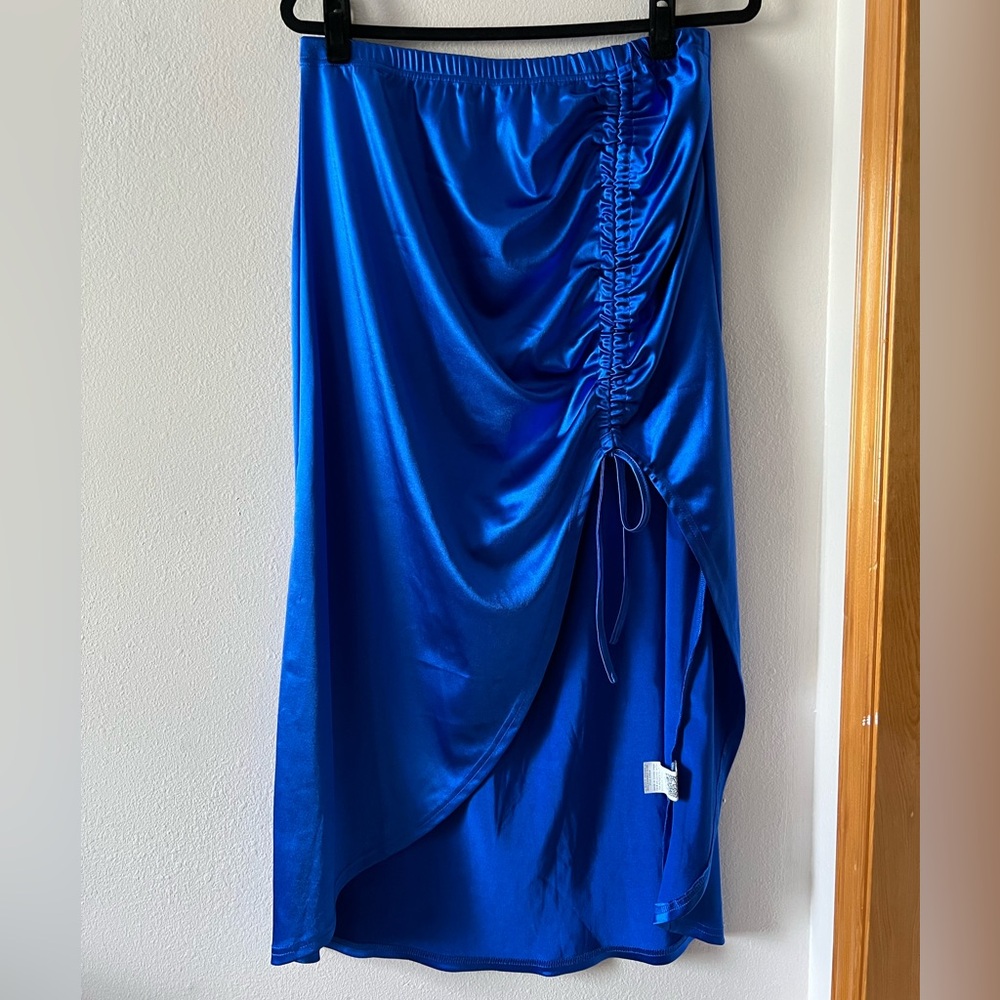 Shein Drawstring Front Ruched Split Thigh Satin Skirt - Picture 3 of 8